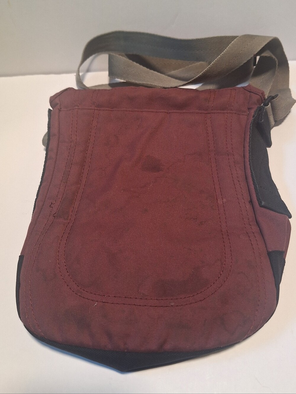 Columbia Maroon and Gray Messenger Crossbody Bag - Picture 2 of 8
